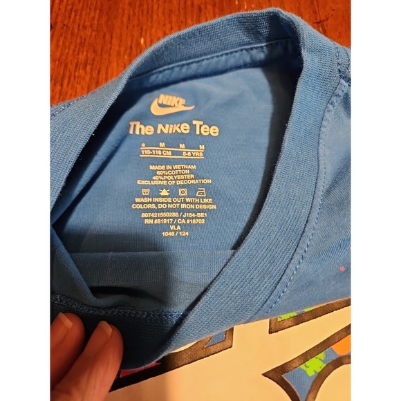 NIKE Just Do It Swoosh Blue Multicolor T-Shirt The Nike Tee Medium 5-6 YRS (A691 - Picture 3 of 8